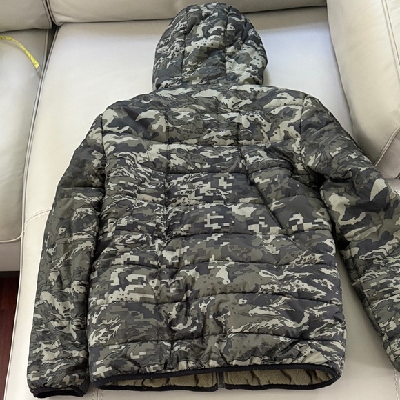 Under Armour Kids reversible Green Puffer Jacket - Picture 9 of 9